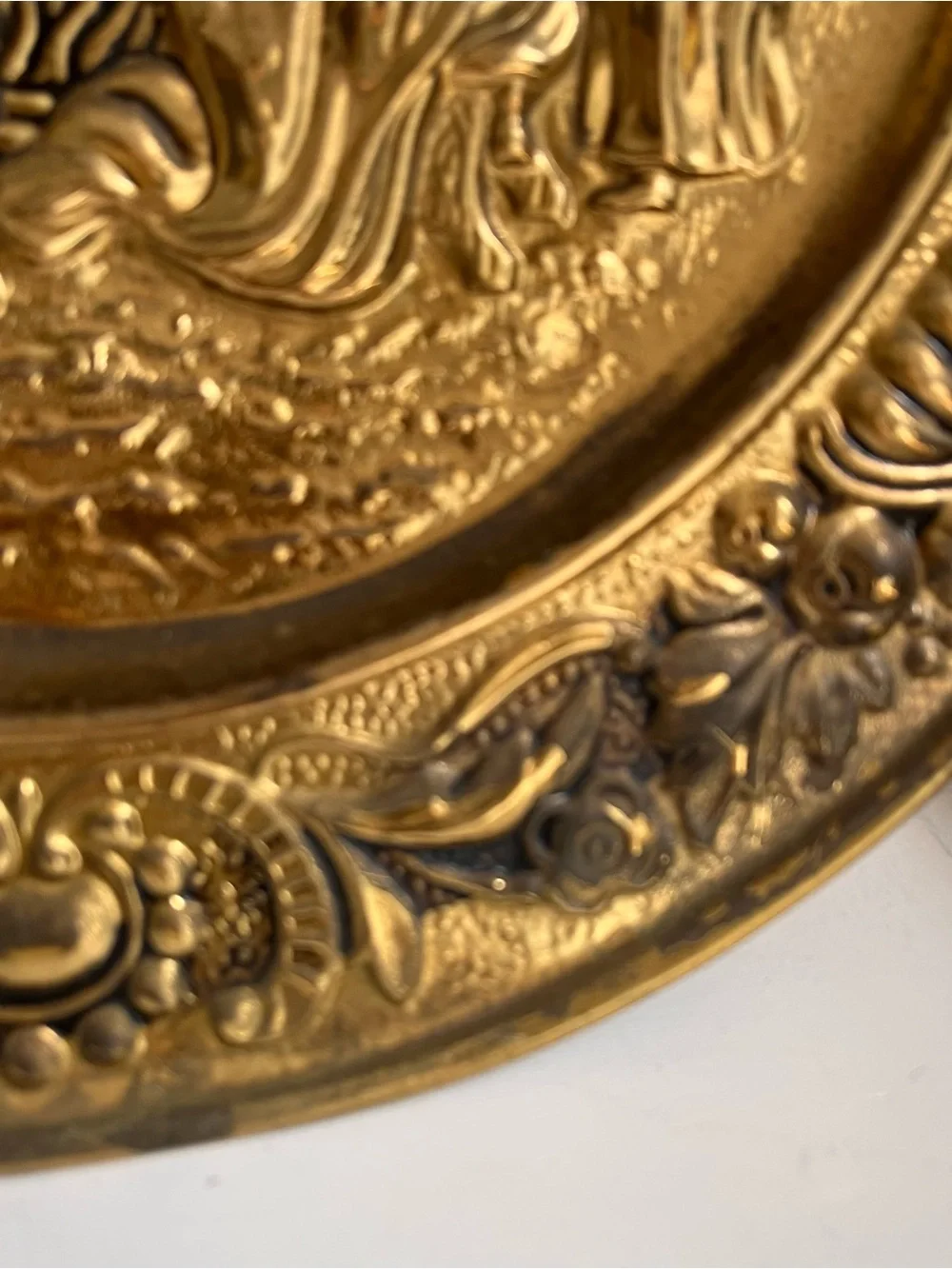 Vintage English embossed decorative Brass wall hanging plates set of 2